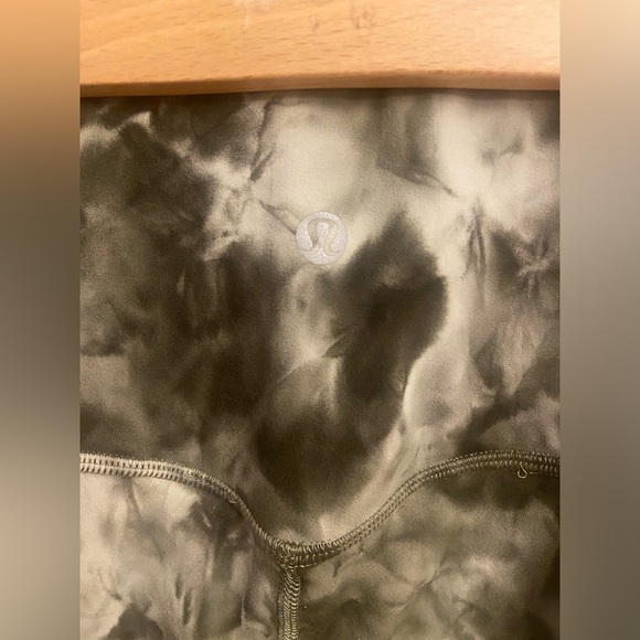 Lululemon legging - Picture 7 of 8